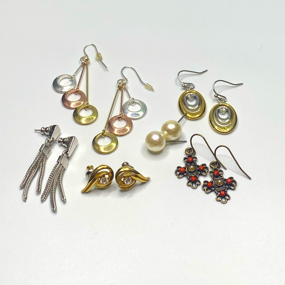 Earring lot.